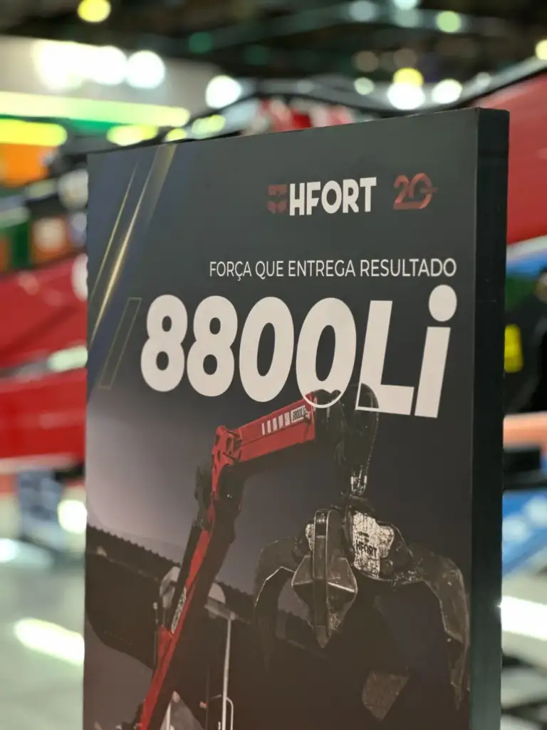 Banner da 8800LI no estande da HFORT na Eco Expo 2026